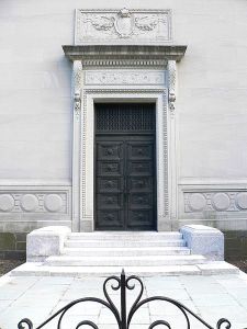 Yale_Berzelius_Society_facade_door