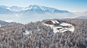 interalpen-hotel-tyrol-austria-winter.rend_.tccom_.966.544